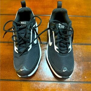 Nike. Women’s size 6.5. Never worn. Black and white.
